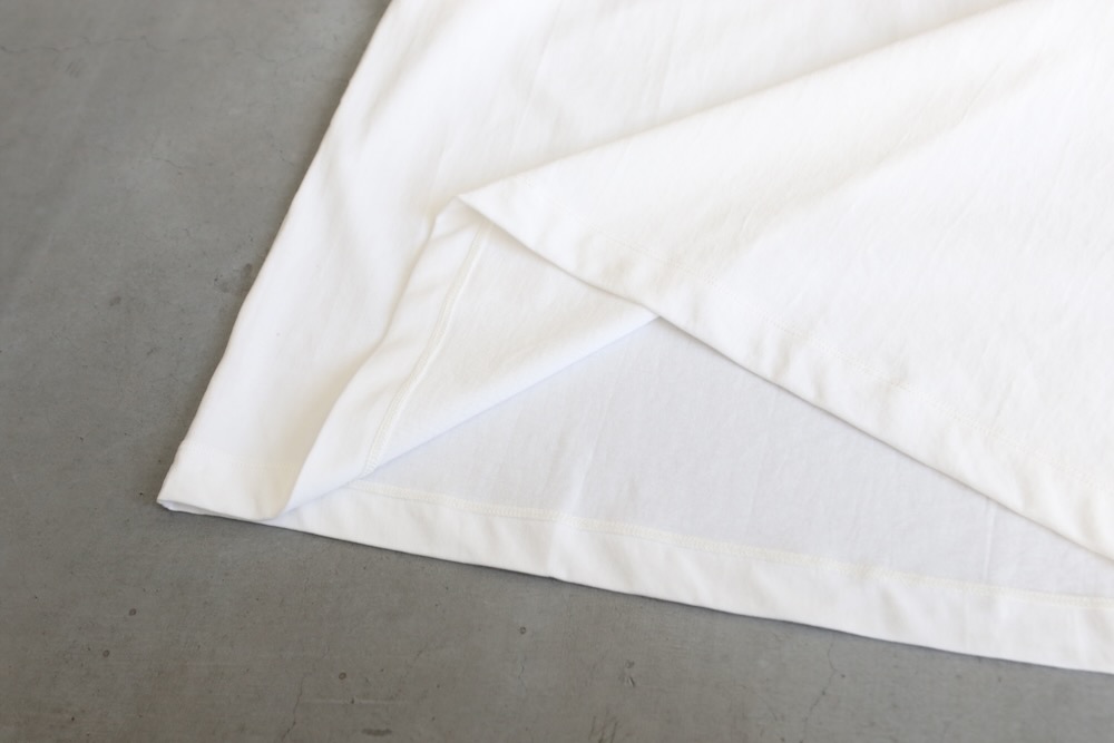 ATON (ȥ) "FRESCA PLATE OVERSIZED T-SHIRT"