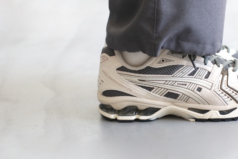 ASICS (å) "GEL-KAYANO 14 TRUFFLE GREY / OATMEAL"