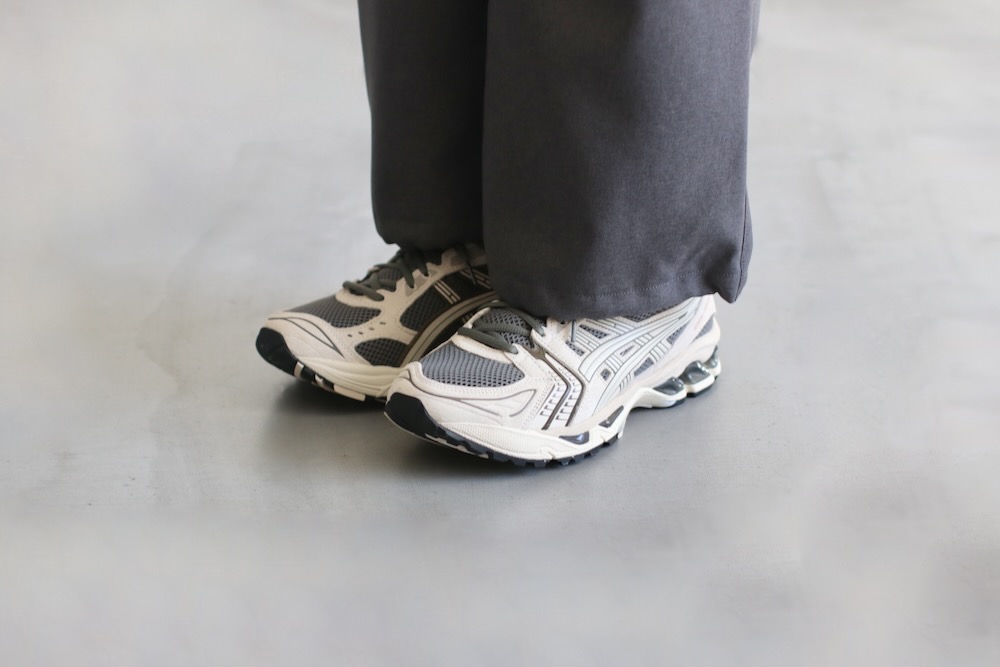 ASICS (å) "GEL-KAYANO 14 TRUFFLE GREY / OATMEAL"