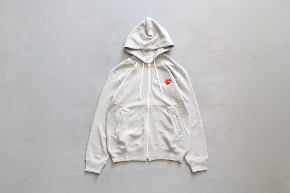 PLAY COMME des GARCONS(�ץ쥤 ���� �� ����륽��) "SWEATSHIRT RED EMBLEM GREY AX-T250-051"