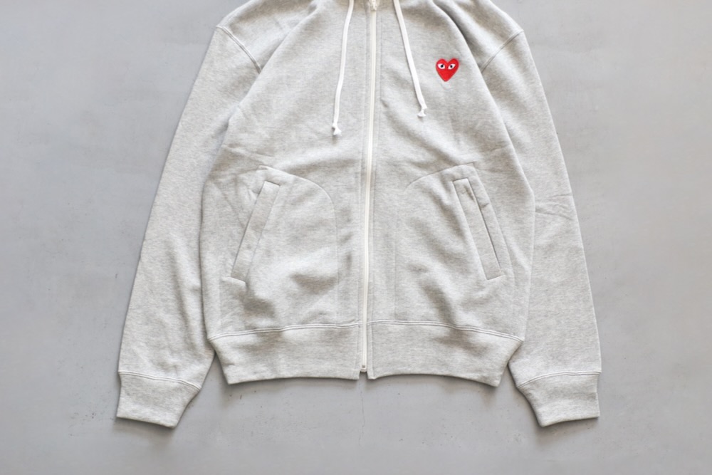 PLAY COMME des GARCONS(�ץ쥤 ���� �� ����륽��) "SWEATSHIRT RED EMBLEM GREY AX-T250-051"