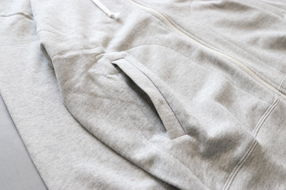 PLAY COMME des GARCONS(�ץ쥤 ���� �� ����륽��) "SWEATSHIRT RED EMBLEM GREY AX-T250-051"