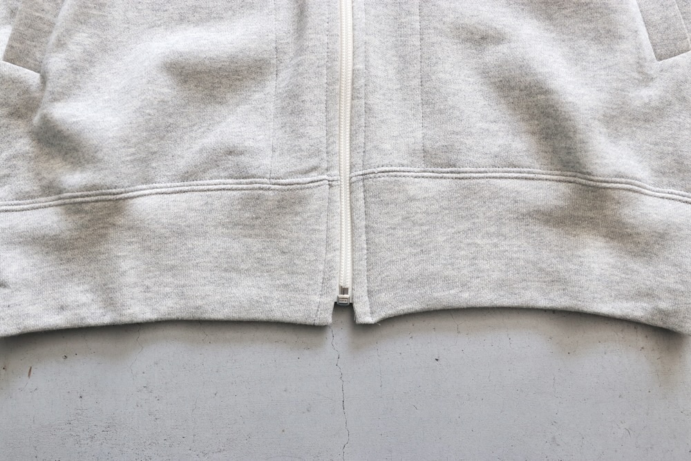 PLAY COMME des GARCONS(�ץ쥤 ���� �� ����륽��) "SWEATSHIRT RED EMBLEM GREY AX-T250-051"