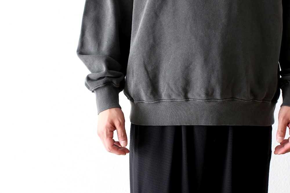 EVCON (���ӥ���) "PIGMENT CREW NECK SWEAT"