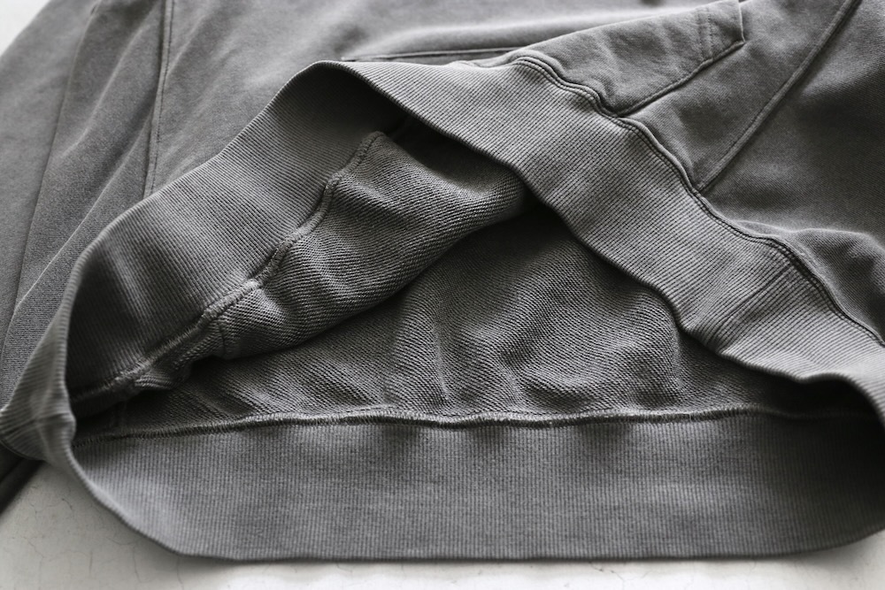 EVCON (���ӥ���) "PIGMENT SWEAT PARKA"