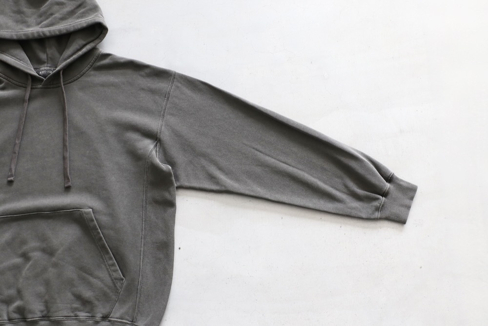EVCON (���ӥ���) "PIGMENT SWEAT PARKA"