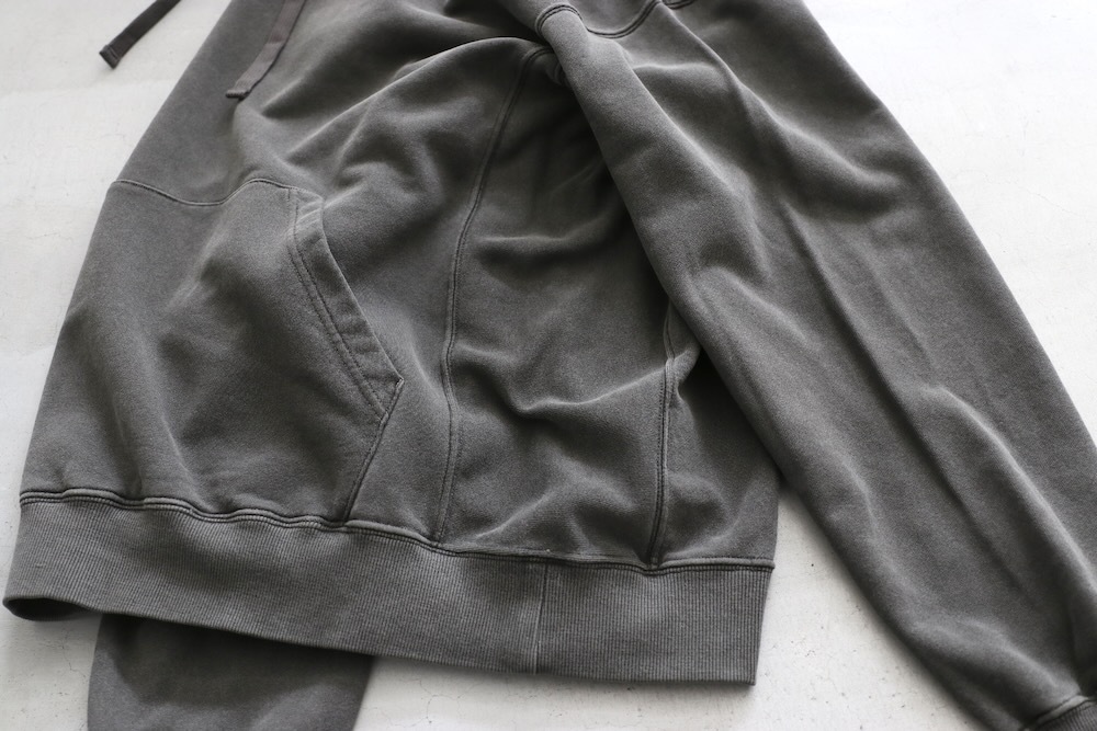 EVCON (���ӥ���) "PIGMENT SWEAT PARKA"