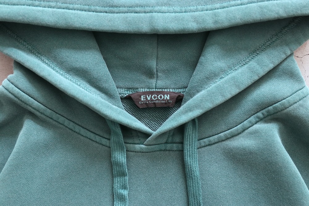 EVCON (���ӥ���) "PIGMENT SWEAT PARKA"