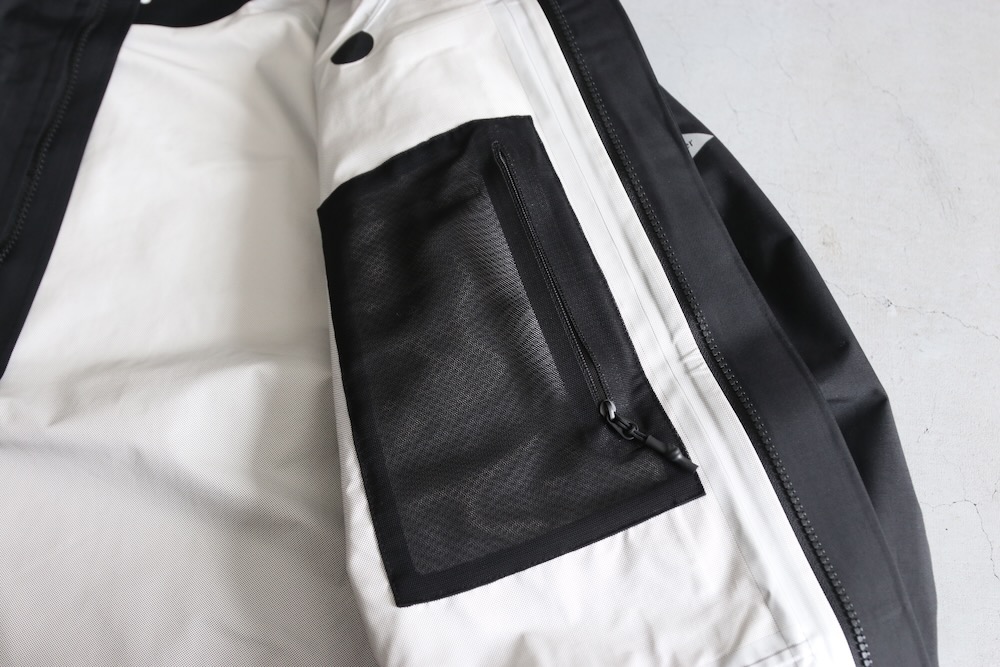 and wander(����ɥ�����) "2.5L hiker rain jacket"