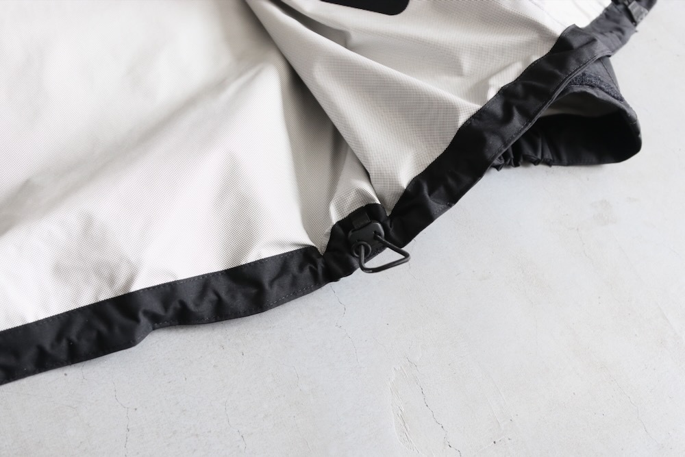 and wander(����ɥ�����) "2.5L hiker rain jacket"