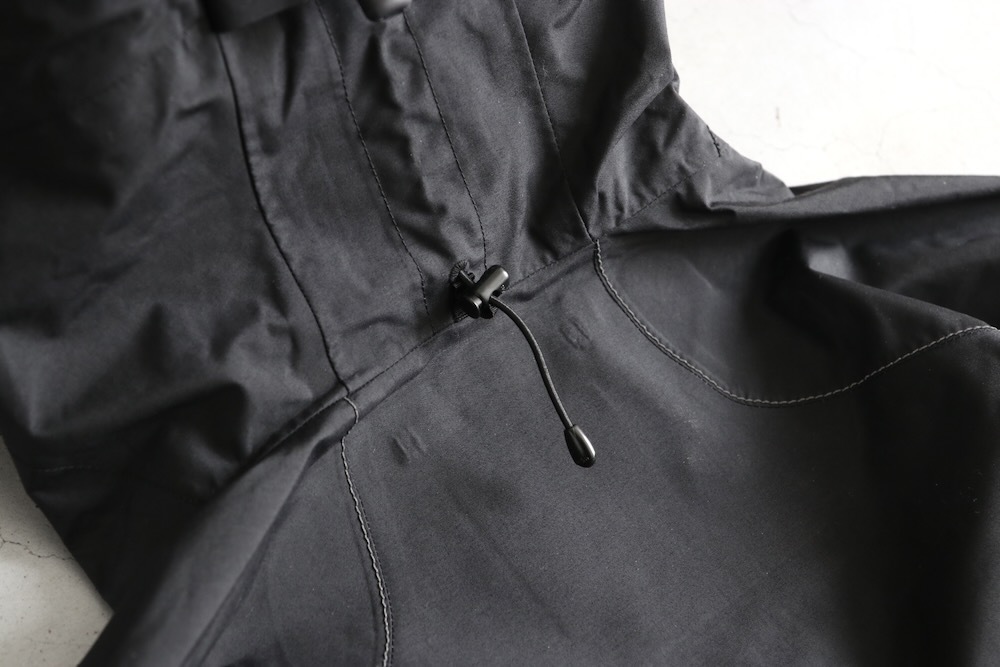 and wander(����ɥ�����) "2.5L hiker rain jacket"