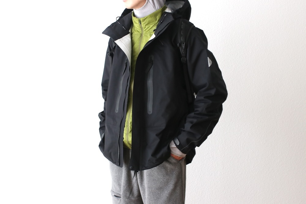 and wander(����ɥ�����) "2.5L hiker rain jacket"