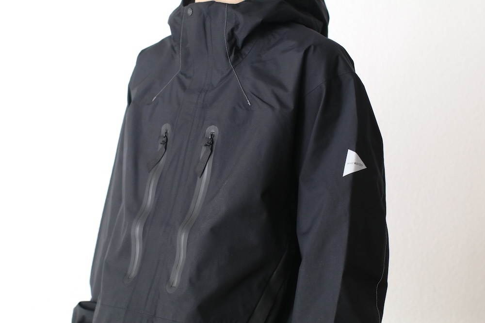 and wander(����ɥ�����) "2.5L hiker rain jacket"