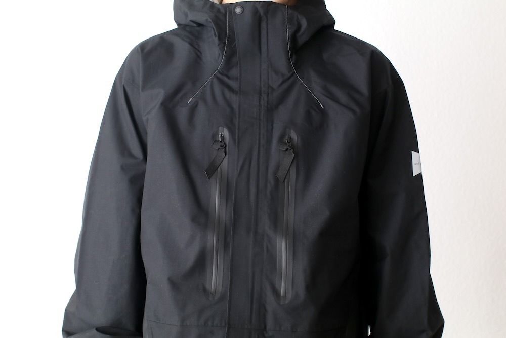 and wander(����ɥ�����) "2.5L hiker rain jacket"