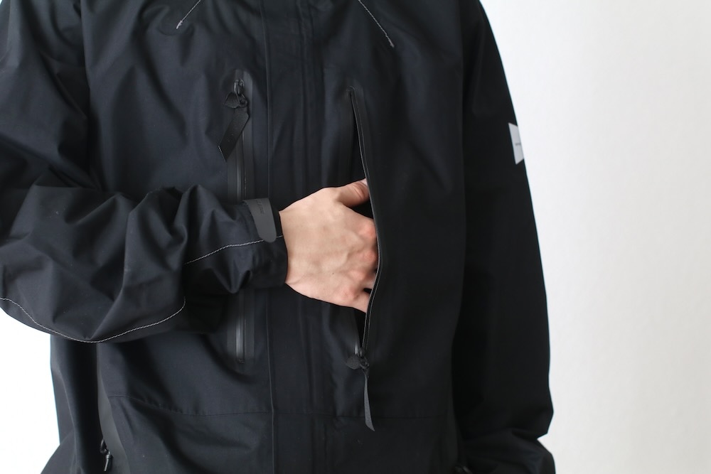 and wander(ɥ) "2.5L hiker rain jacket"