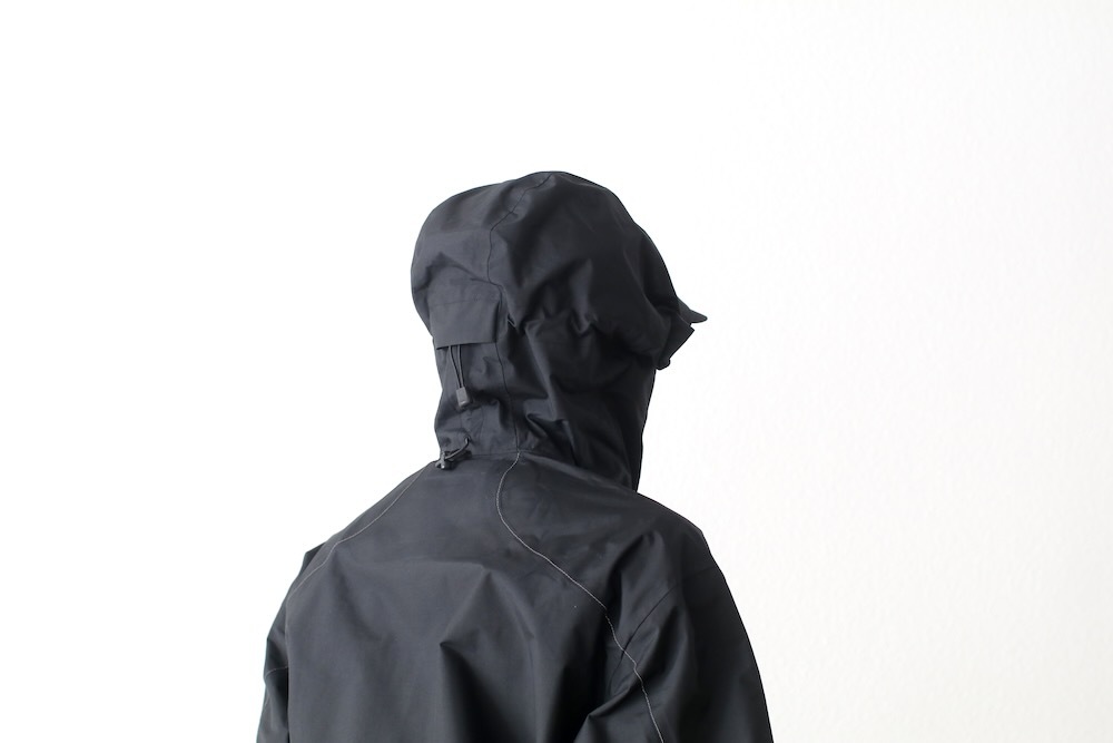 and wander(ɥ) "2.5L hiker rain jacket"