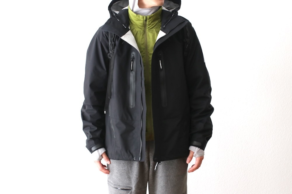 and wander(����ɥ�����) "2.5L hiker rain jacket"