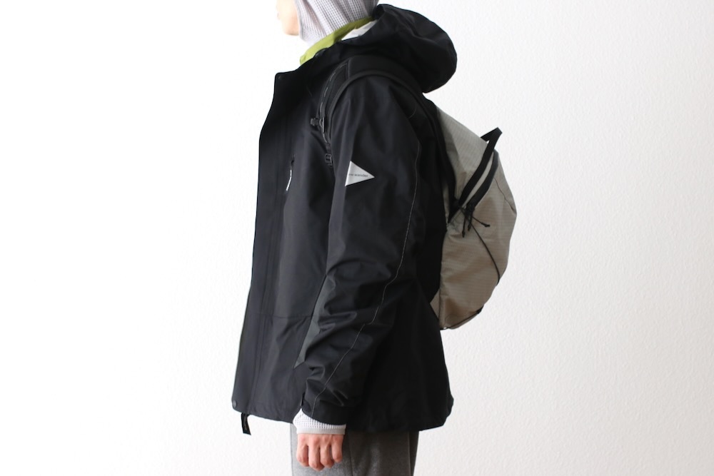 and wander(����ɥ�����) "2.5L hiker rain jacket"