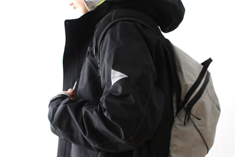 and wander(����ɥ�����) "2.5L hiker rain jacket"
