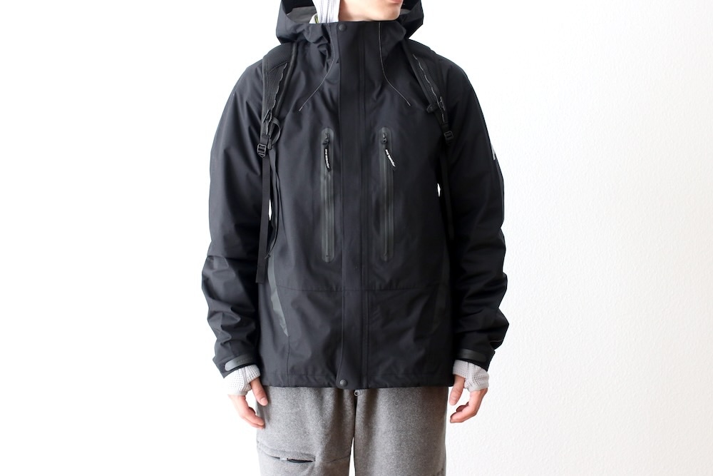 and wander(����ɥ�����) "2.5L hiker rain jacket"