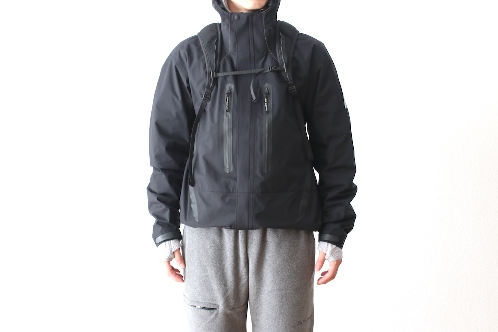 and wander(����ɥ�����) "2.5L hiker rain jacket"