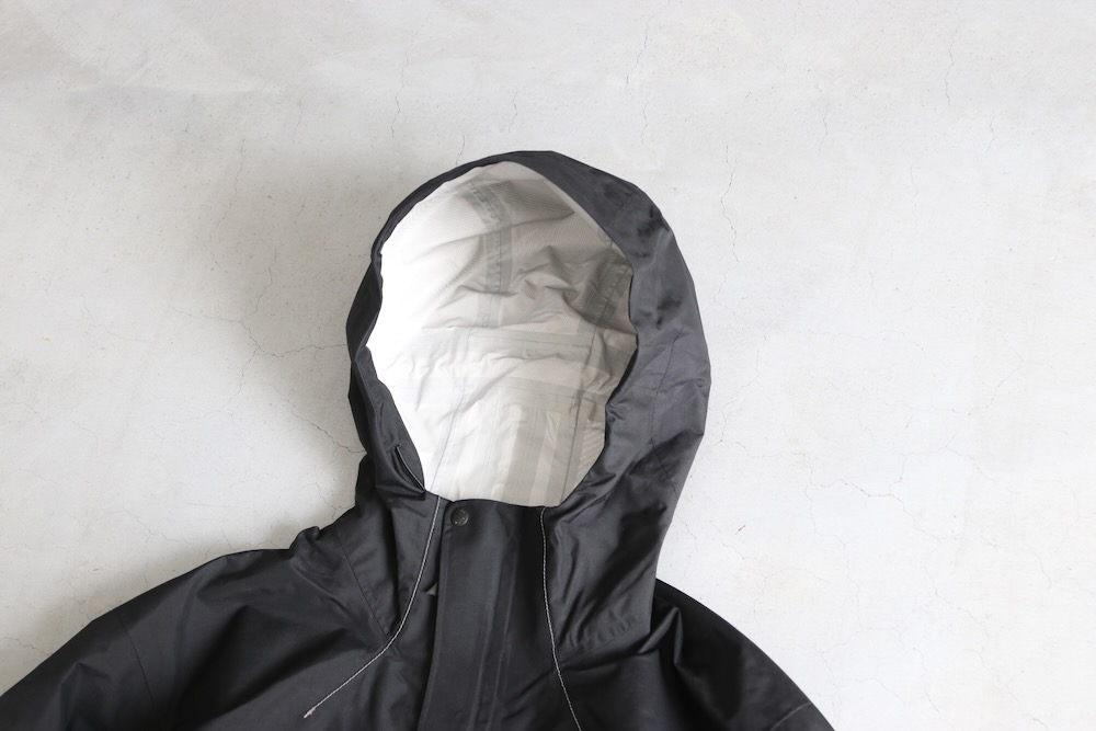 and wander(����ɥ�����) "2.5L hiker rain jacket"