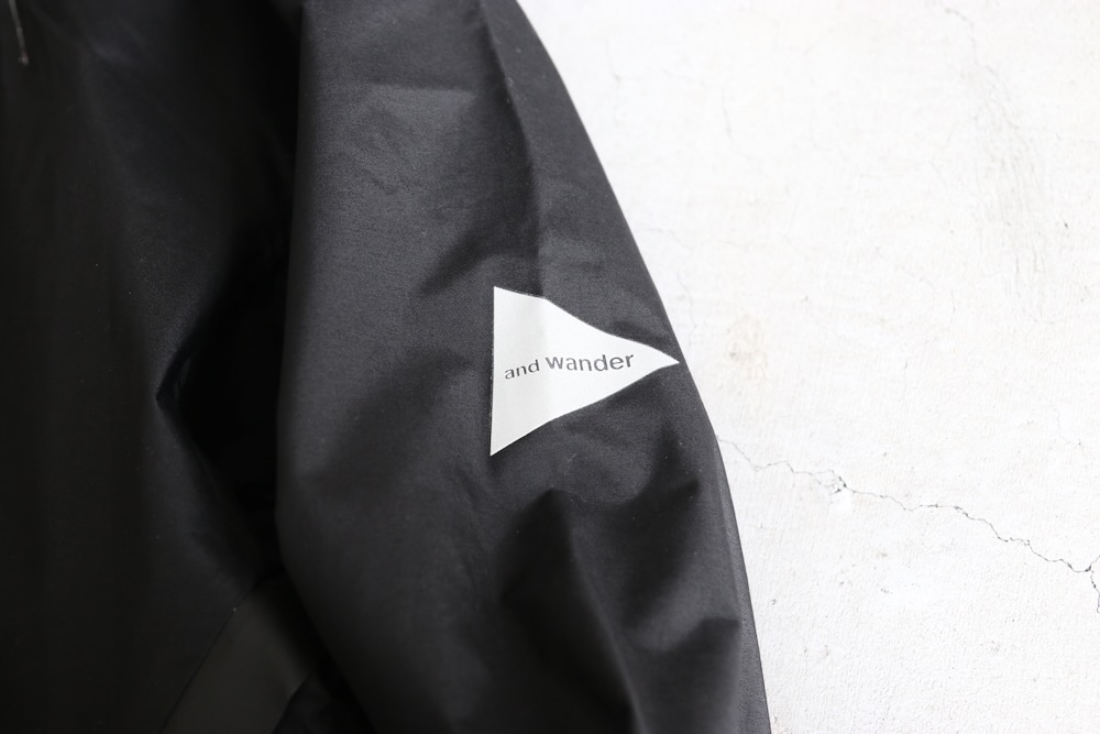 and wander(����ɥ�����) "2.5L hiker rain jacket"