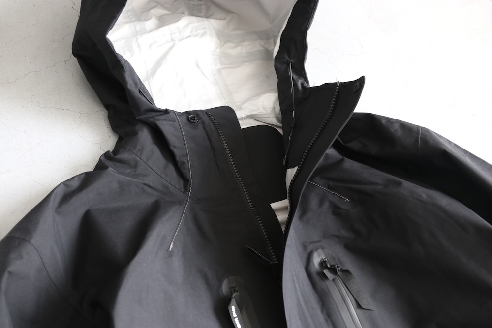 and wander(����ɥ�����) "2.5L hiker rain jacket"