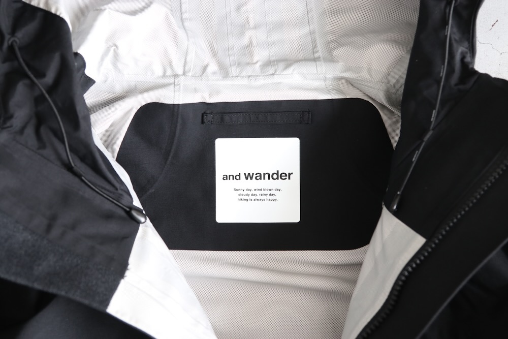 and wander(����ɥ�����) "2.5L hiker rain jacket"