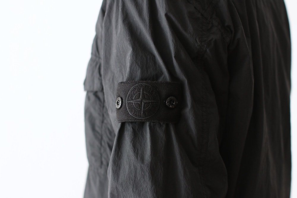 STONE ISLAND(���ȡ��󥢥����� ) "STONE ISLAND GHOST PIECE - NYLON SMERIGLIATO OVER SHIRT"