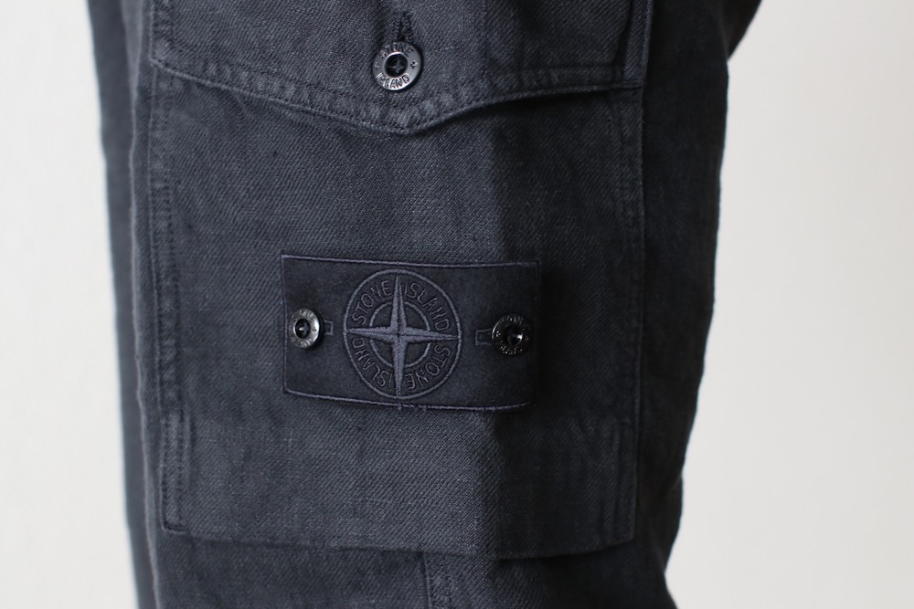 STONE ISLAND(���ȡ��󥢥����� ) "STONE ISLAND GHOST PIECE - DIAGONAL LINEN CARGO PANTS"