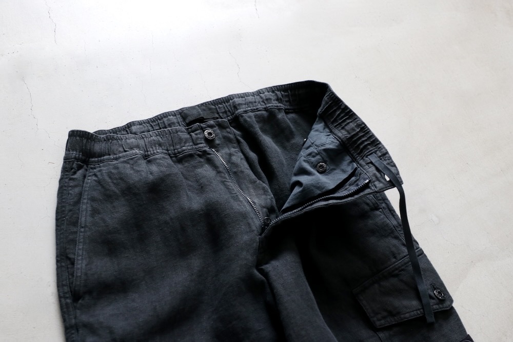 STONE ISLAND(���ȡ��󥢥����� ) "STONE ISLAND GHOST PIECE - DIAGONAL LINEN CARGO PANTS"