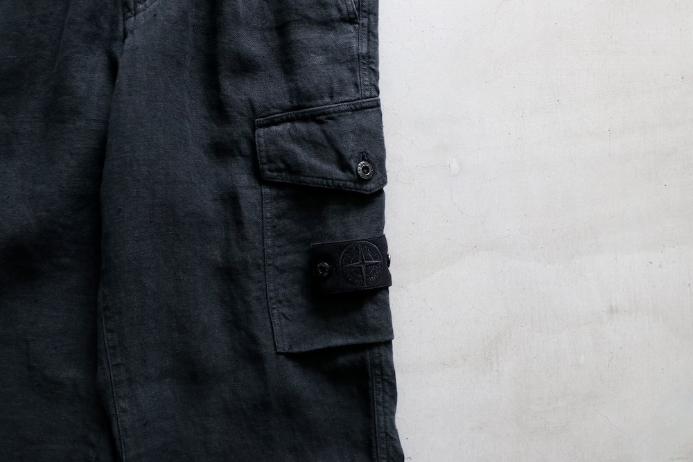 STONE ISLAND(���ȡ��󥢥����� ) "STONE ISLAND GHOST PIECE - DIAGONAL LINEN CARGO PANTS"