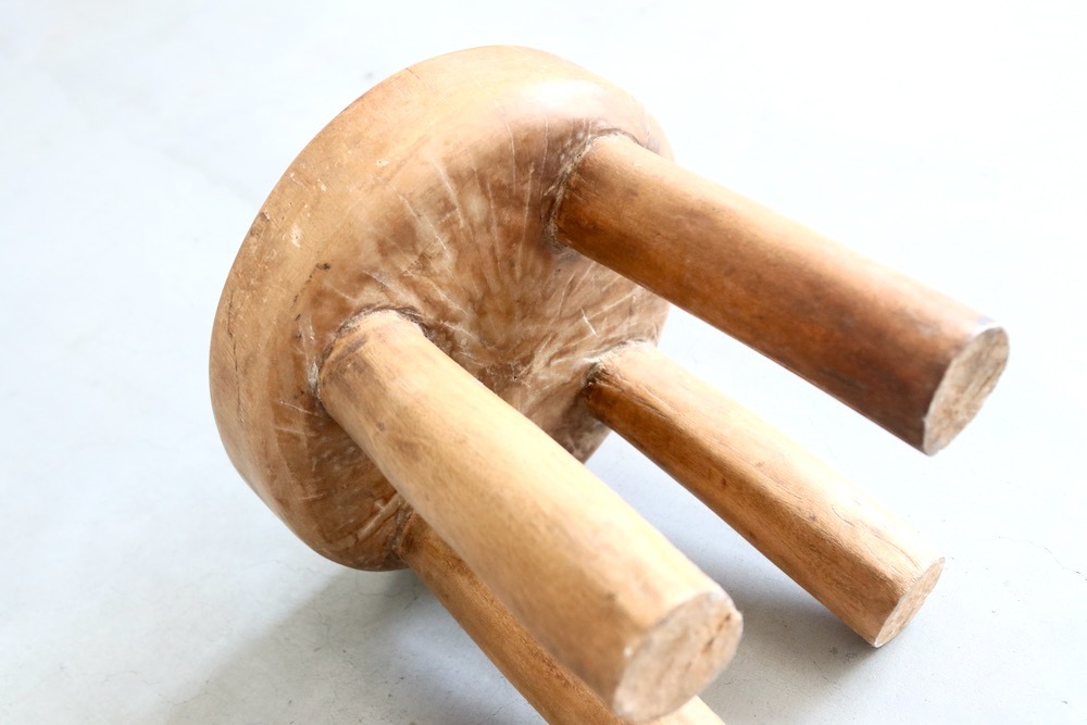 African Crafts (アフリカ工芸品) “セヌフォ族のスツール - LIGHT