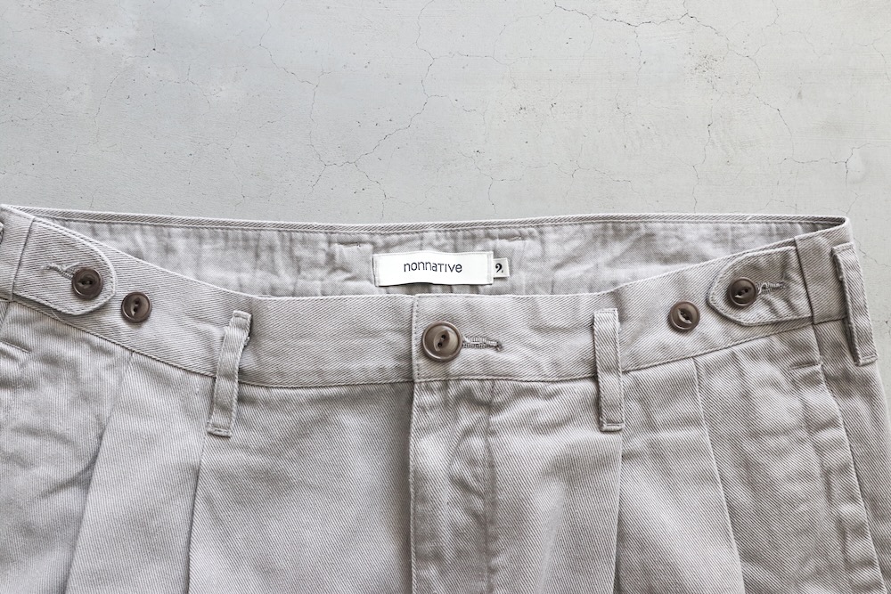 ��4.3 Release��nonnative(�Υ�ͥ��ƥ���) "OFFICER CHINO TROUSERS COTTON TWILL PIGMENT DYE"