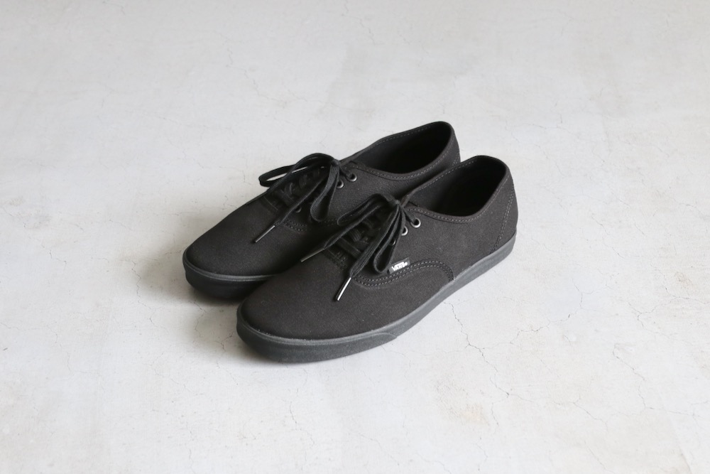 WOMEN'SVANS() "Authentic Lowpro -BLACK/BLACK-"