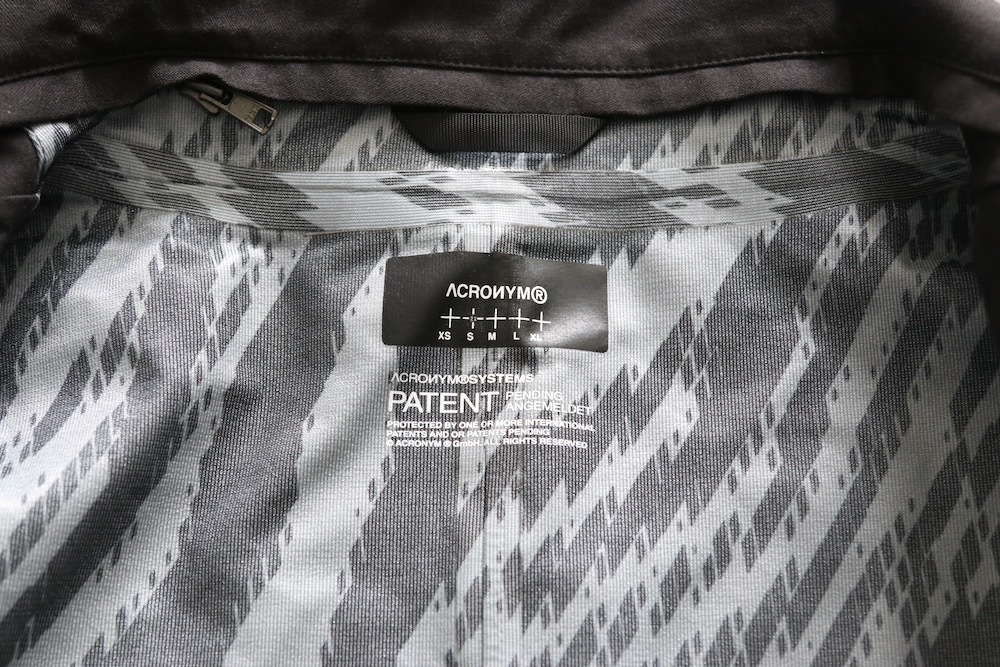 ACRONYM(˥) "J68W-BQ wide fir rider`s jacket -Xpore 3L CO face printed backer-"