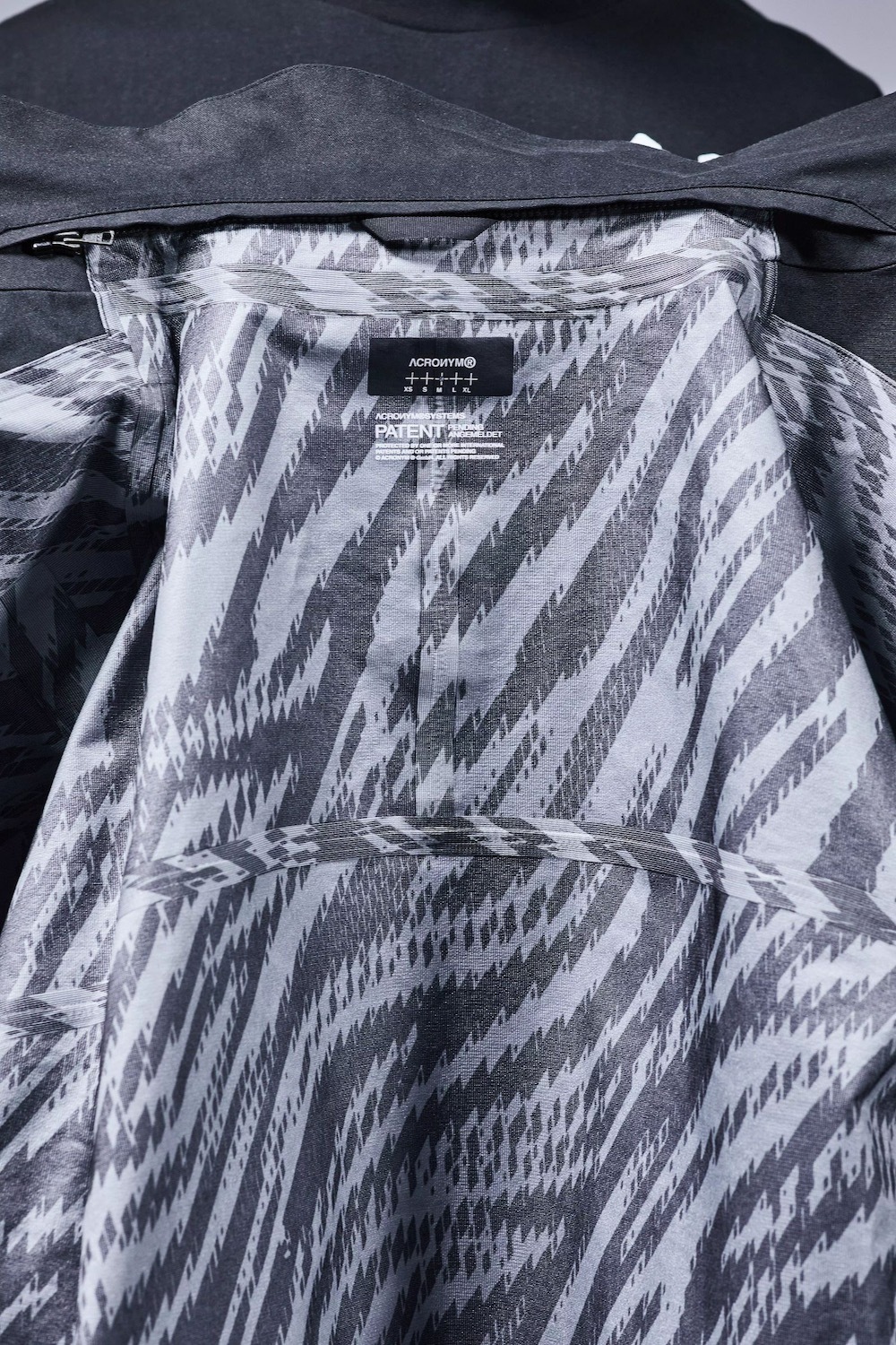 ACRONYM(˥) "J68W-BQ wide fir rider`s jacket -Xpore 3L CO face printed backer-"