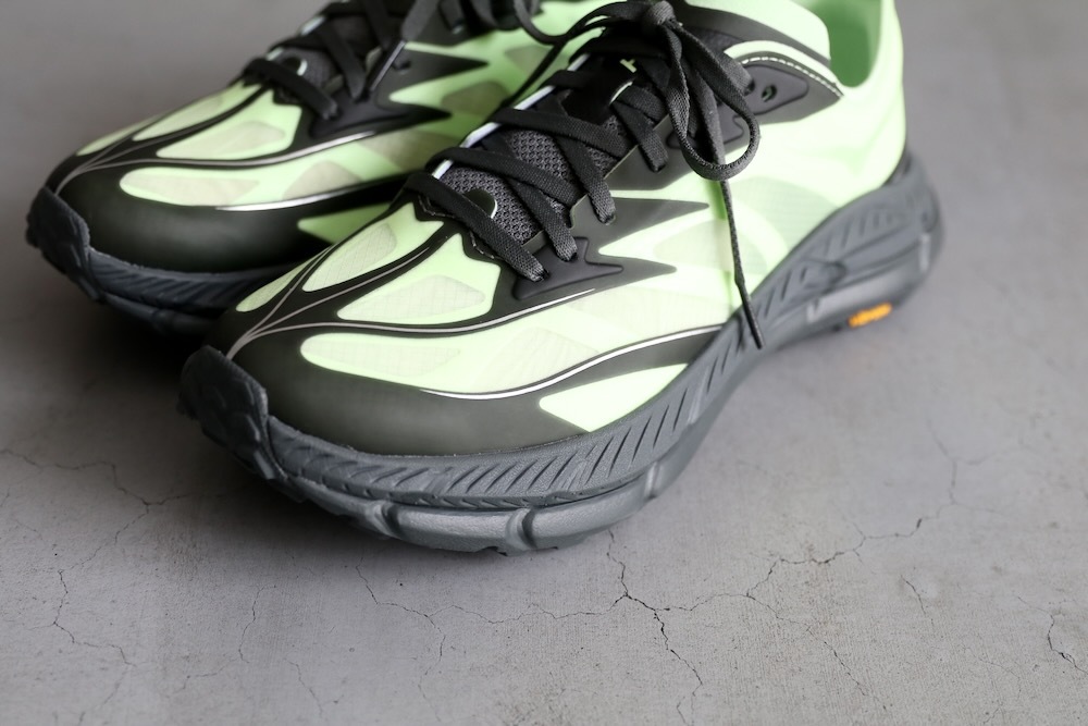 HOKA ONE ONE (ホカ オネ オネ) 