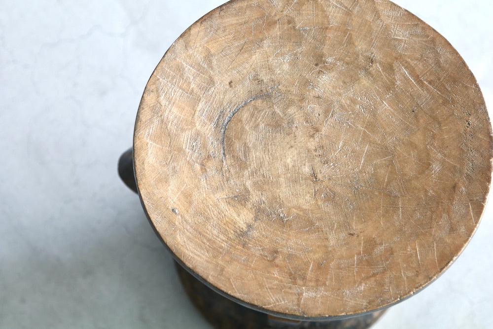 African Crafts (アフリカ工芸品) “トンガ族のスツール - LIGHT YEARS