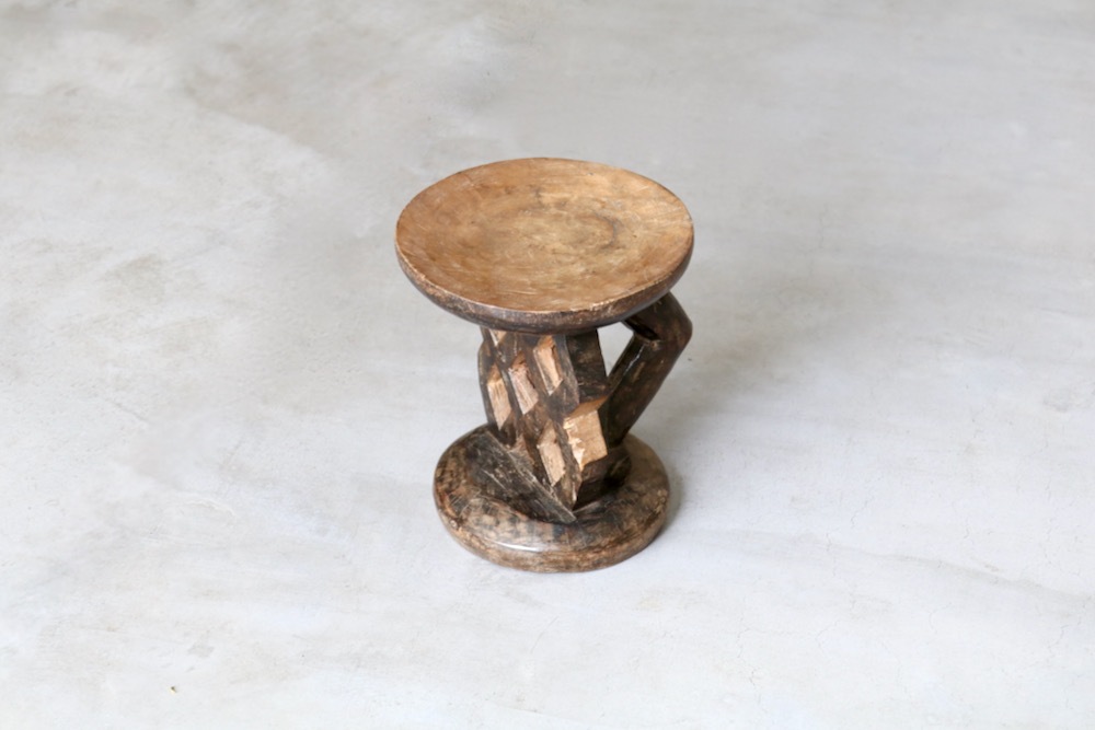 African Crafts (アフリカ工芸品) “トンガ族のスツール - LIGHT YEARS