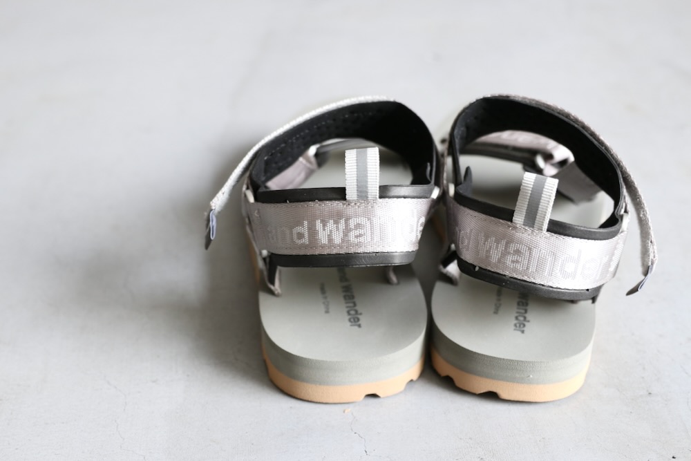 and wander(ɥ) "Ny JQ tape sandals"