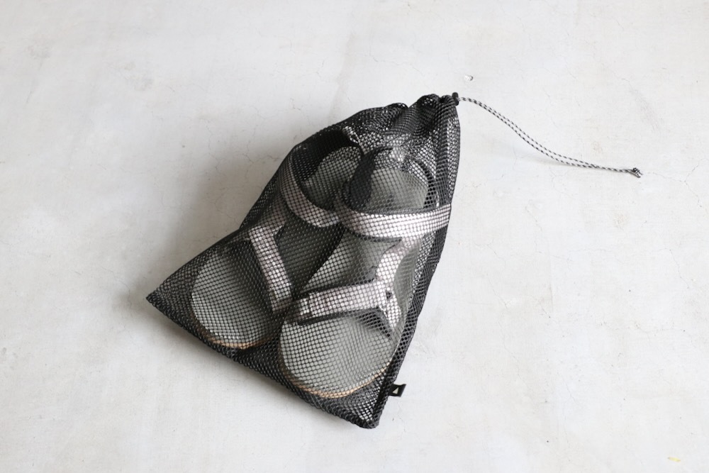 and wander(ɥ) "Ny JQ tape sandals"