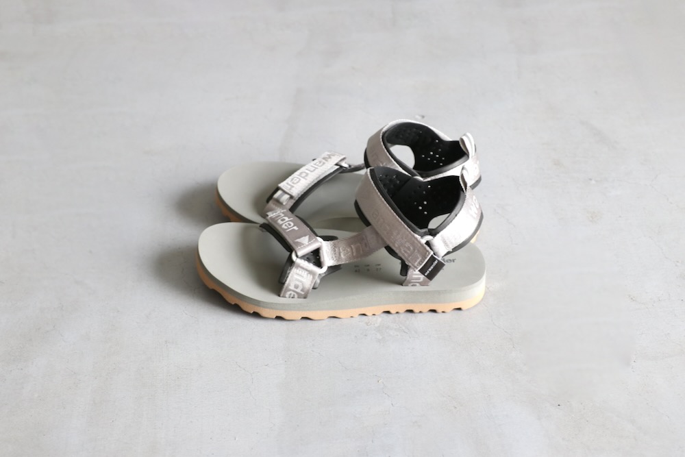 and wander(ɥ) "Ny JQ tape sandals"