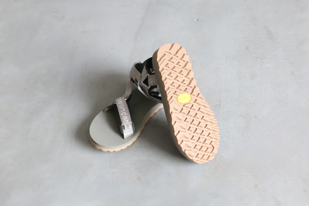 and wander(ɥ) "Ny JQ tape sandals"