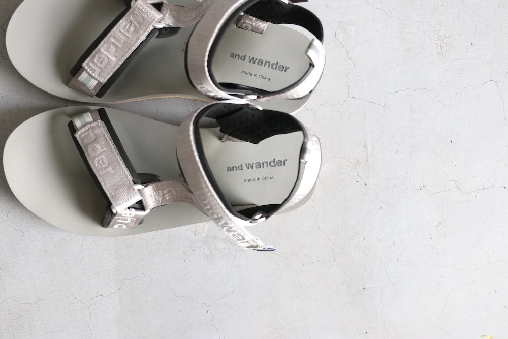 and wander(ɥ) "Ny JQ tape sandals"