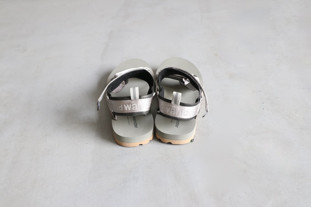 and wander(ɥ) "Ny JQ tape sandals"