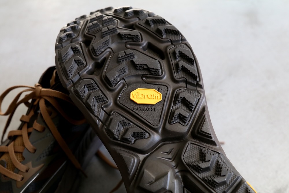 HOKA(�ۥ�) "U MAFATE SPEED 4 LITE -TREE BARK / CASTIRON-" 