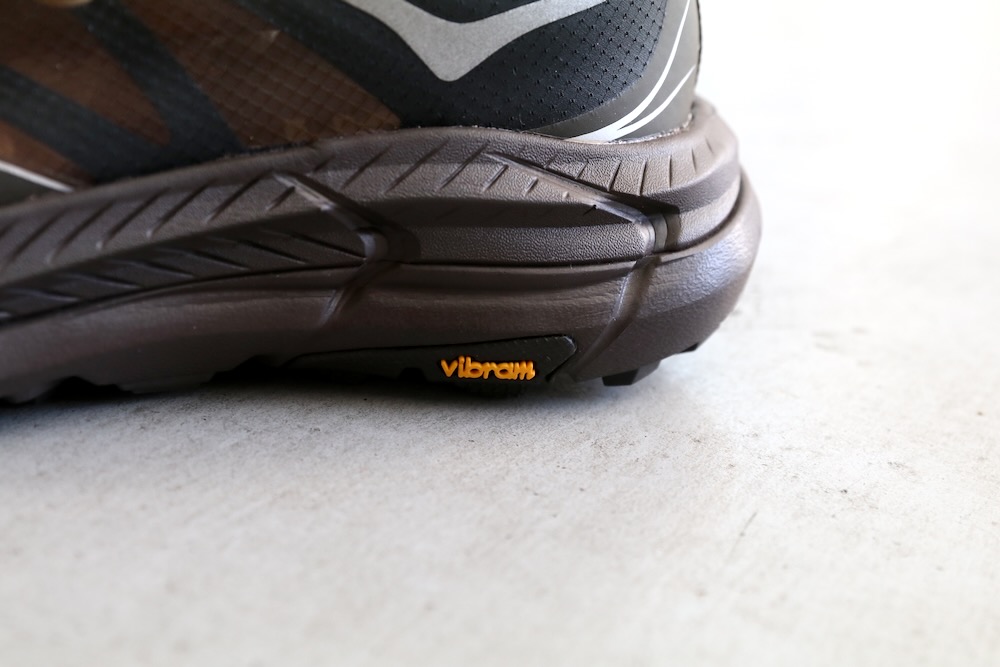 HOKA(�ۥ�) "U MAFATE SPEED 4 LITE -TREE BARK / CASTIRON-" 