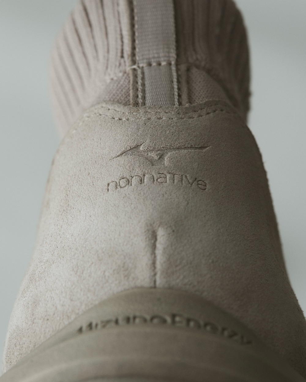 ��4.25 0:00 Release / limited��Mizuno �� nonnative (�ߥ��� �� �Υ�ͥ��ƥ���) "Mizuno �� nonnative WAVE MUJIN LS MID GTX"